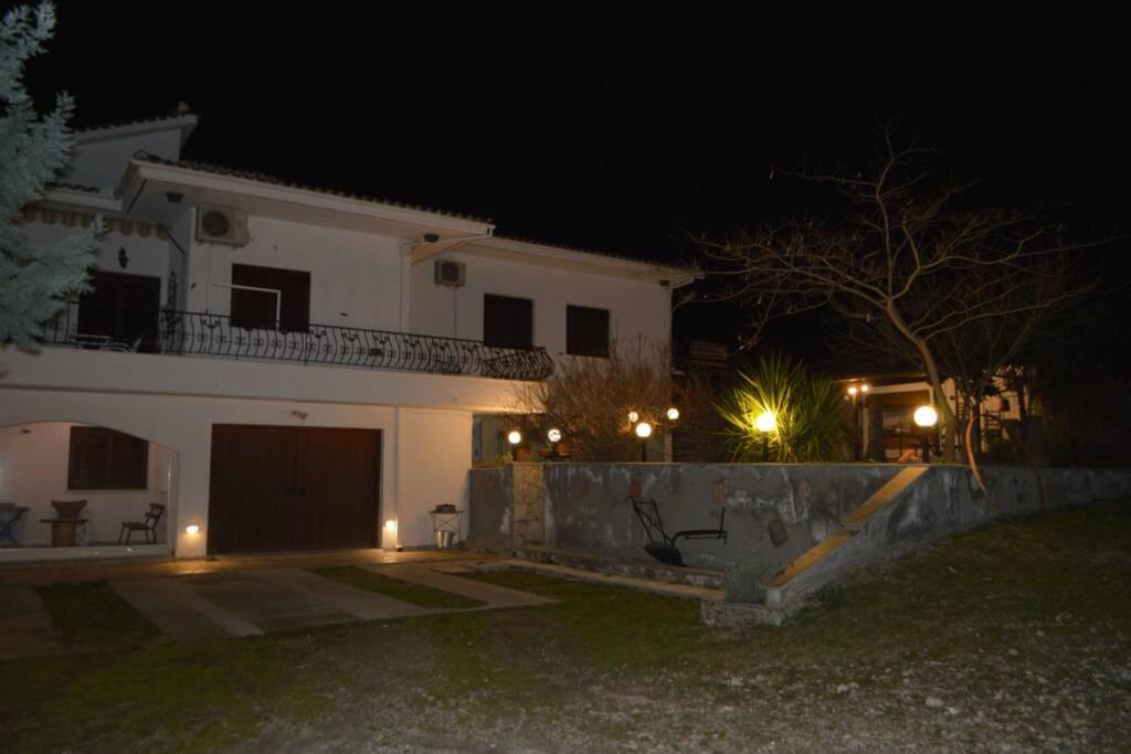 Triple H Villa Volos Eksteriør billede