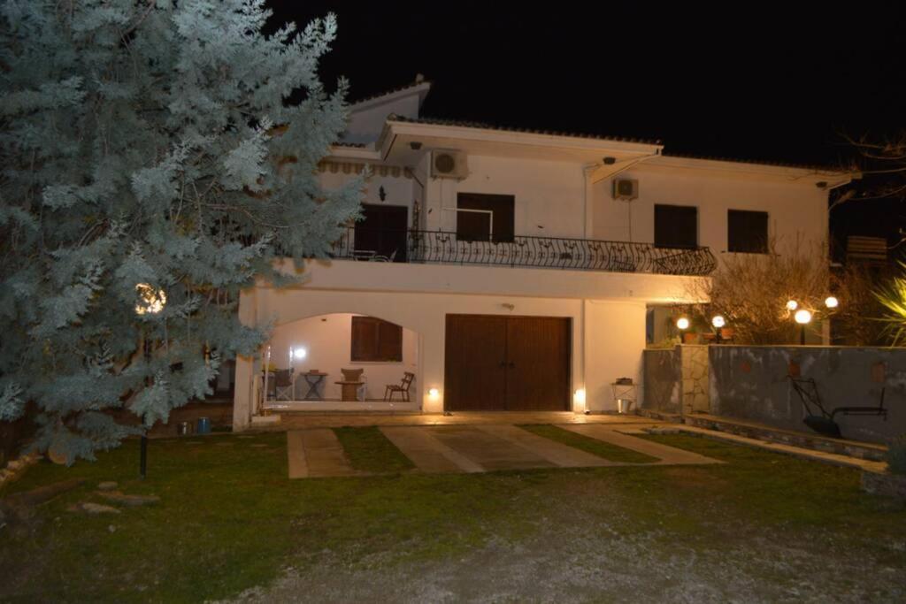 Triple H Villa Volos Eksteriør billede