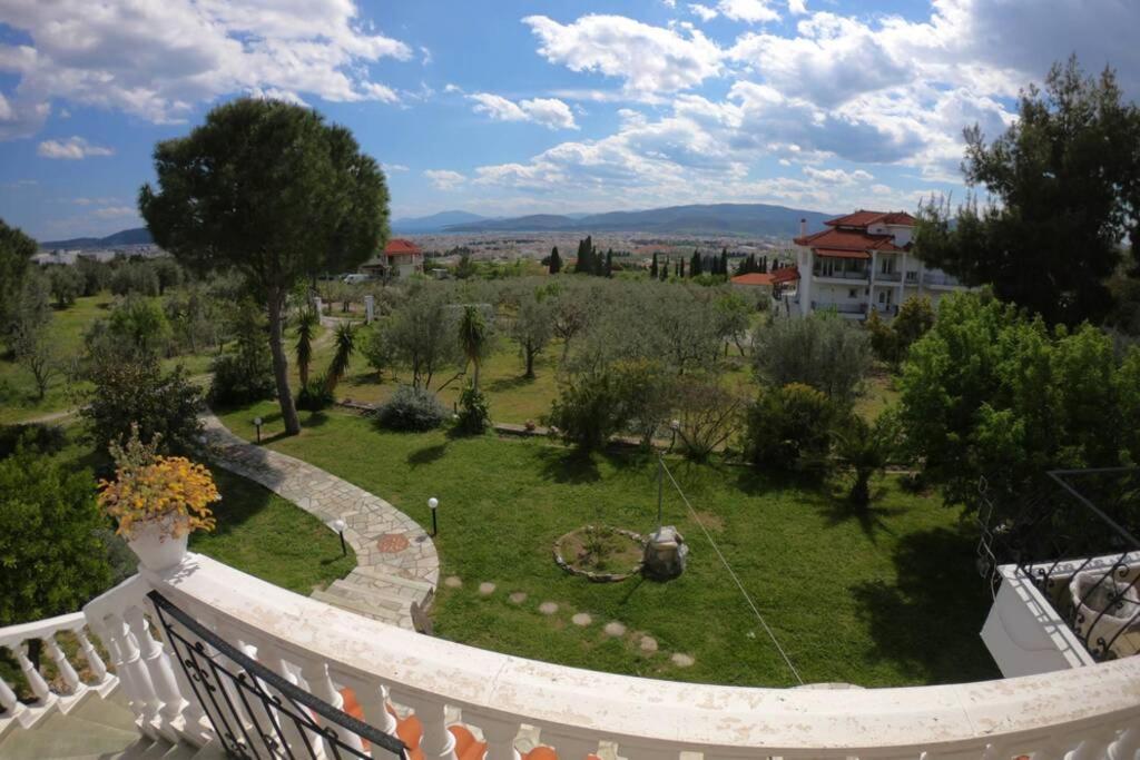 Triple H Villa Volos Eksteriør billede